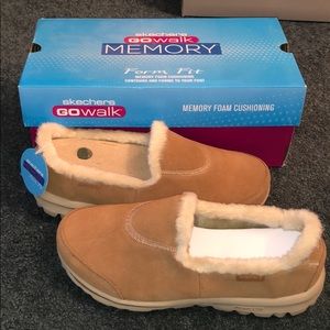 BRAND NEW SKECHERS GO WALK MEMORY FOAM SIZE 8.5